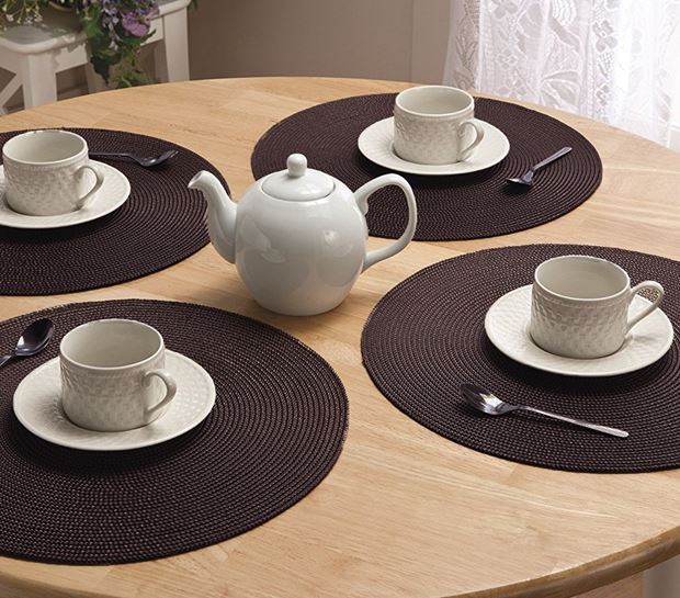 how to set round placemats on round dining table