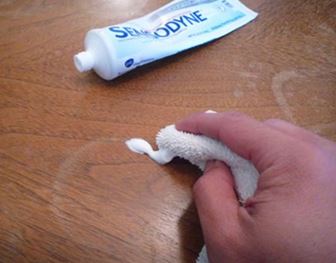 using toothpaste to clean white marks from wood table