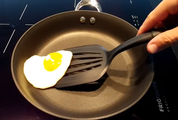 Frying Egg on Circulon Symmetry Nonstick Pan