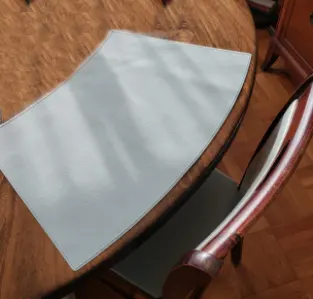 IYYI Wedge Shape Placemat Placed on Round Table
